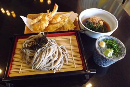 ざるそば、天ぷら、ほうれん草のお浸し